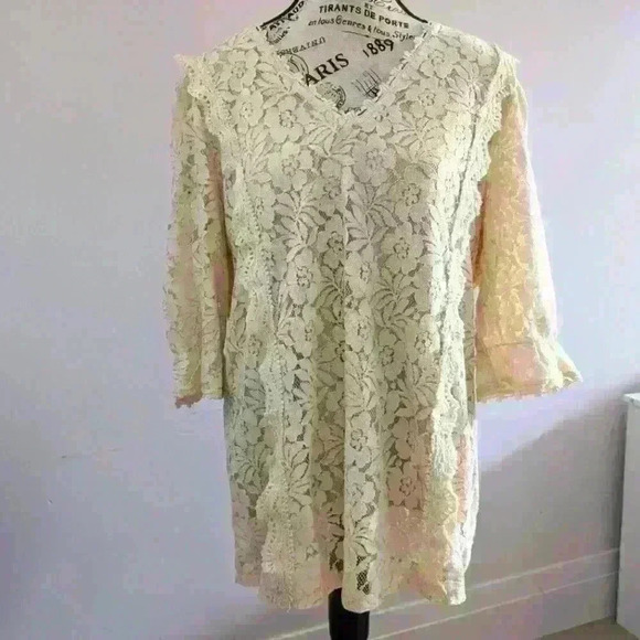 AMAZON | Women's Ivory Lace Floral Short Sleeved V-Neck Blouse - Picture 1 of 5